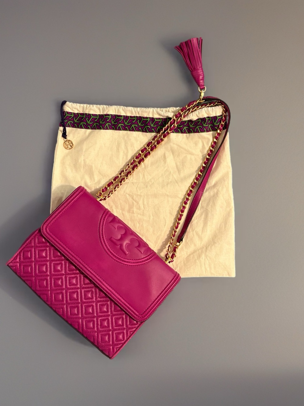 Tory Burch Small Fleming Convertible Shoulder Bag in Party Fuchsia Leather - Picture 3 of 16